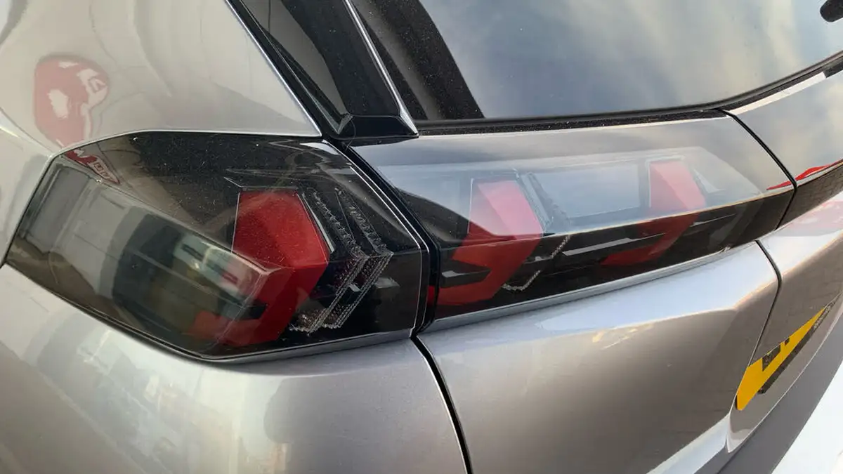 2021-peugeot-2008-suv-12-puretech-allure-130bhp-eat8-big-52