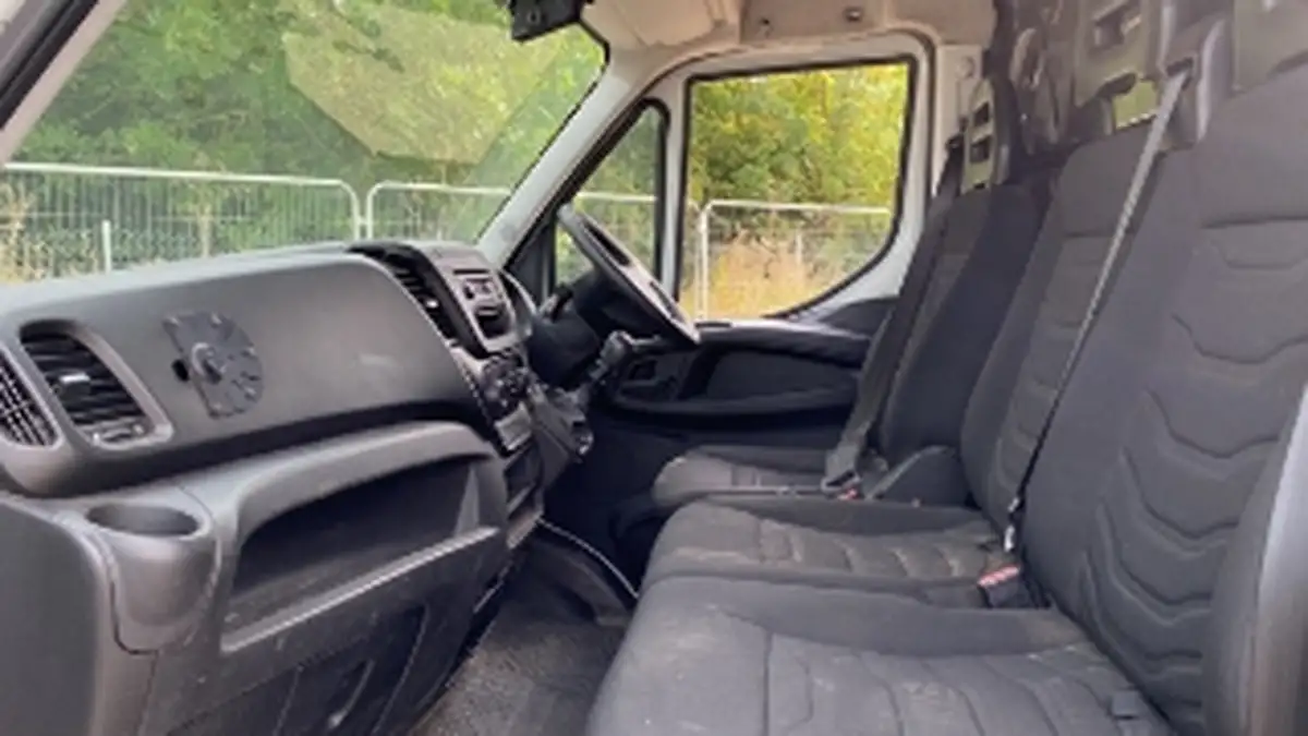2016-iveco-daily-s-class-23td-35s13v-3000-h1-plus-panel-big-4