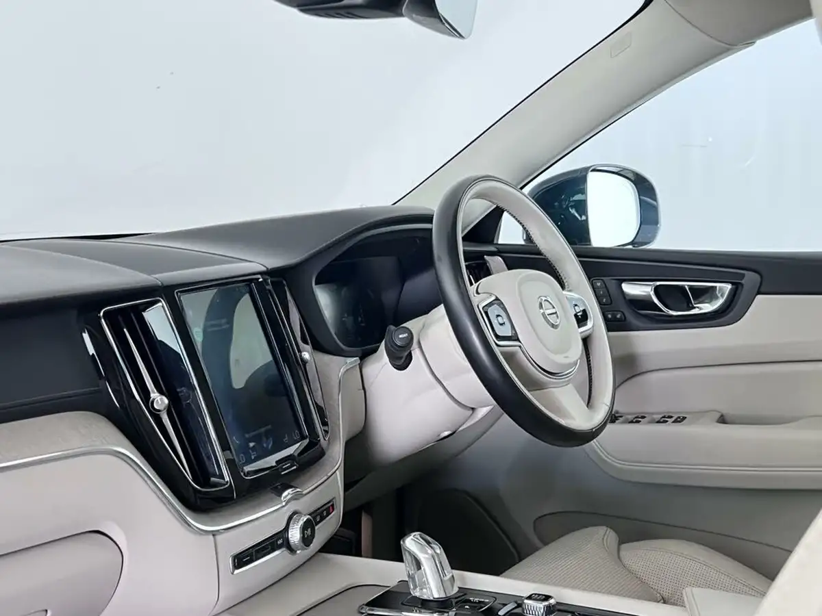 2018-volvo-xc60-20-t8-inscription-pro-390bhp-twin-engine-big-22
