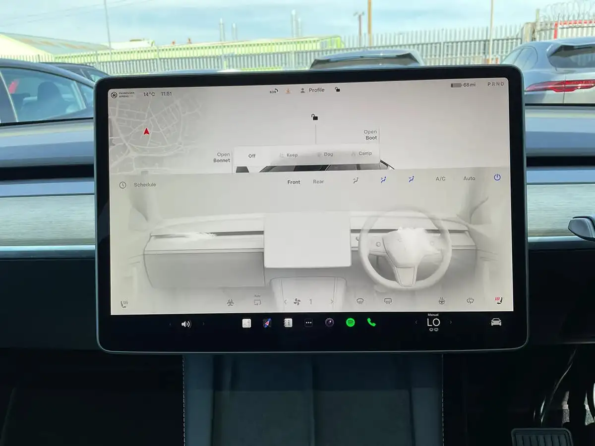 2022-tesla-model-y-e-long-range-big-35