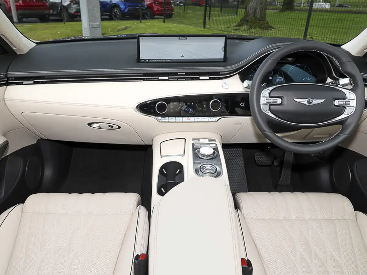 2025-genesis-gv70-big-2