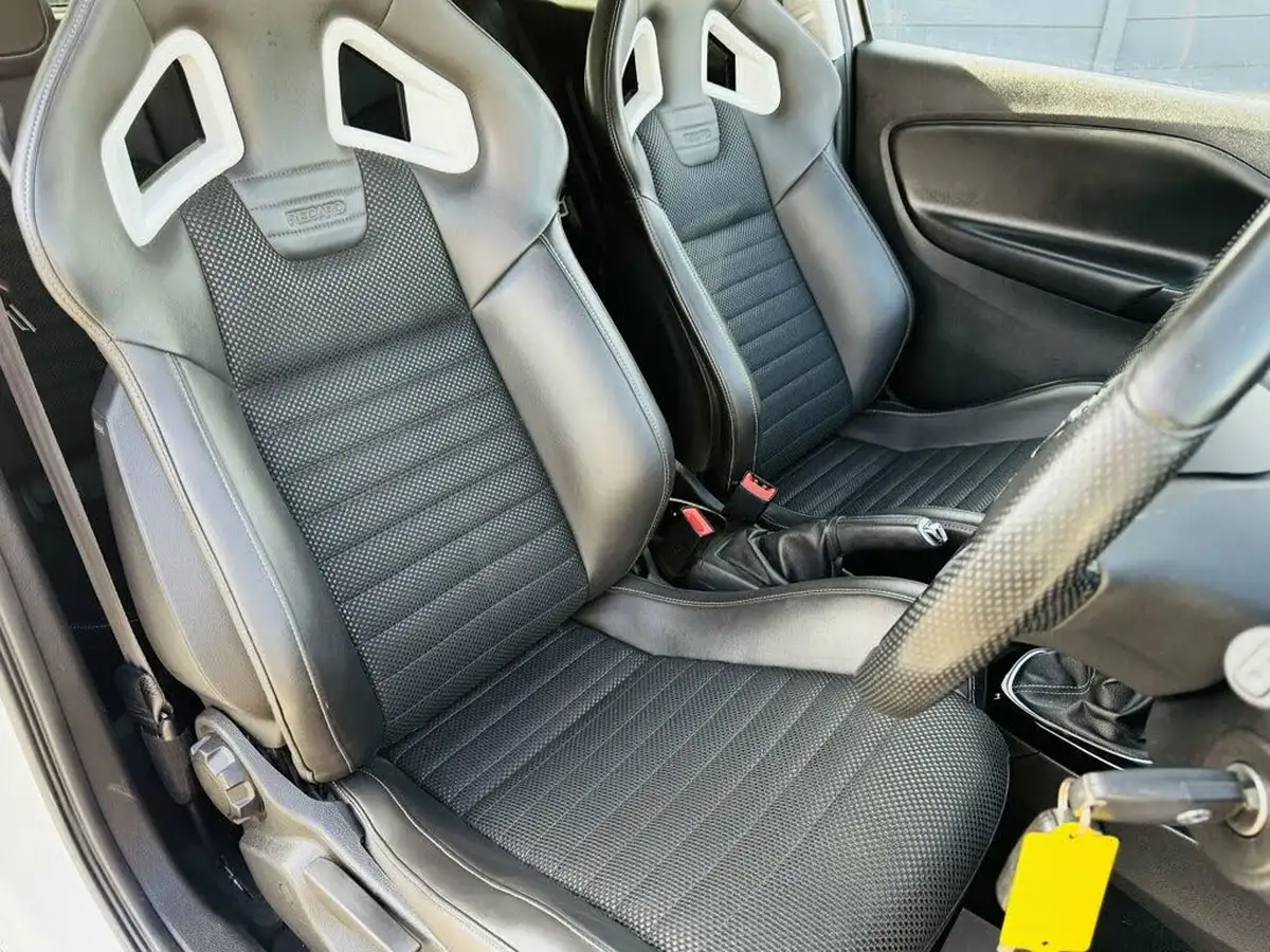 2015-vauxhall-corsa-16i-vxr-big-9