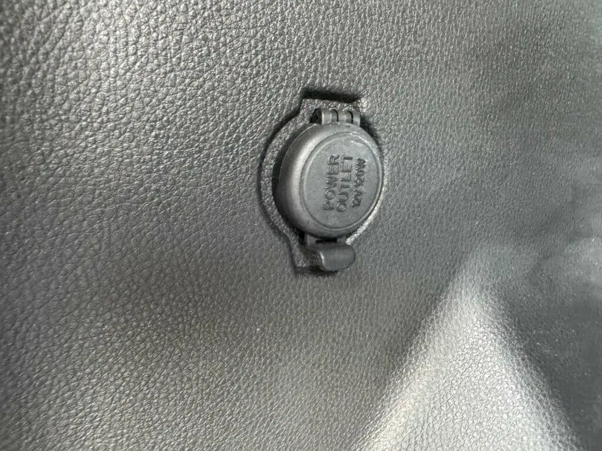 2011-nissan-note-14-n-tec-big-8