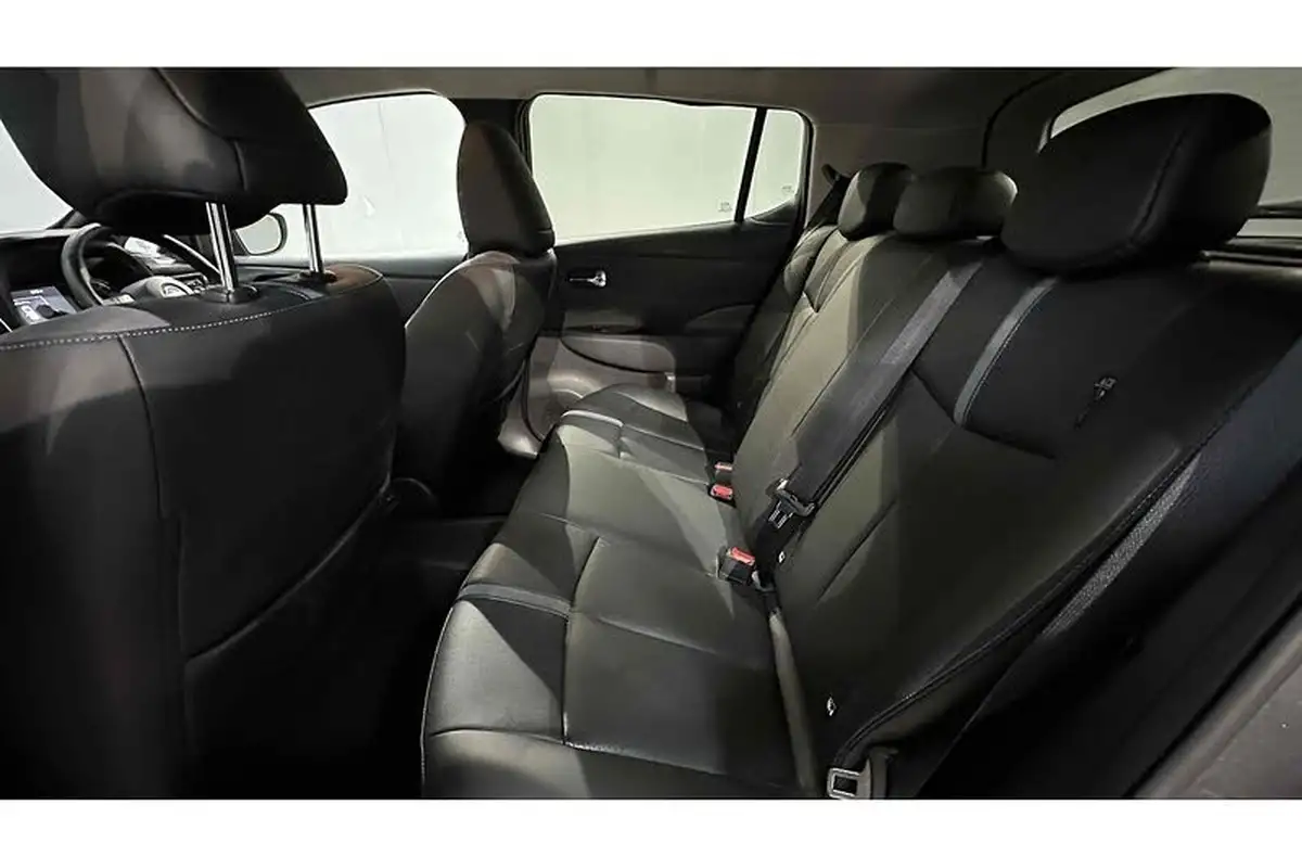 2024-nissan-leaf-e-tekna-39kwh-big-19