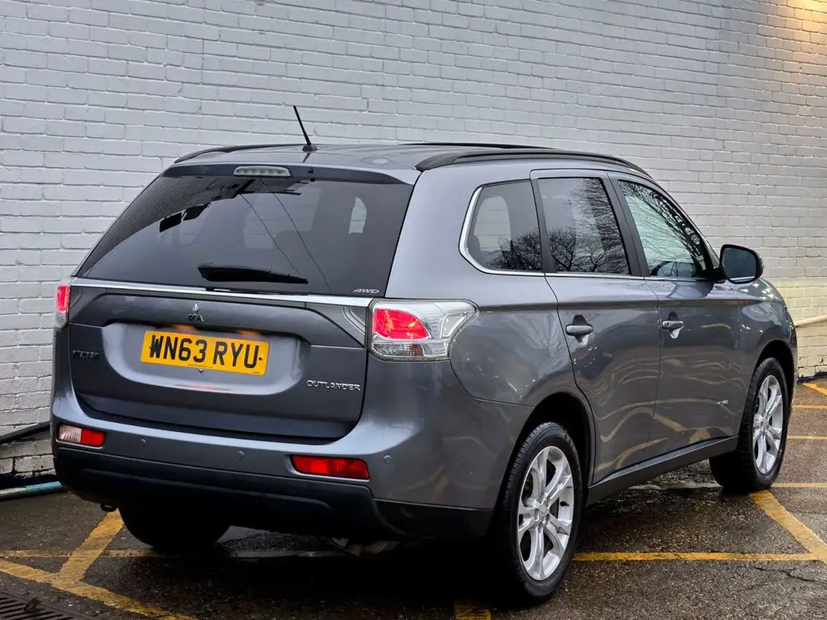 2013-mitsubishi-outlander-22di-d-gx4-big-34