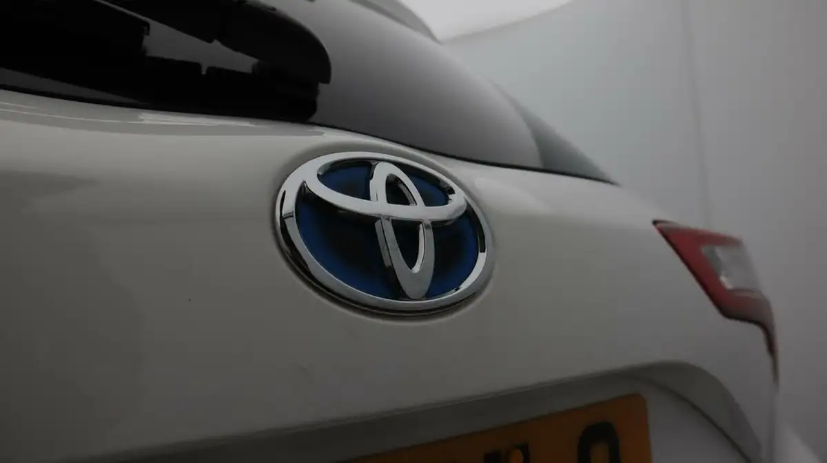 2020-toyota-yaris-15-vvt-i-icon-98bhp-hybrid-1497cc-e-cvt-big-23