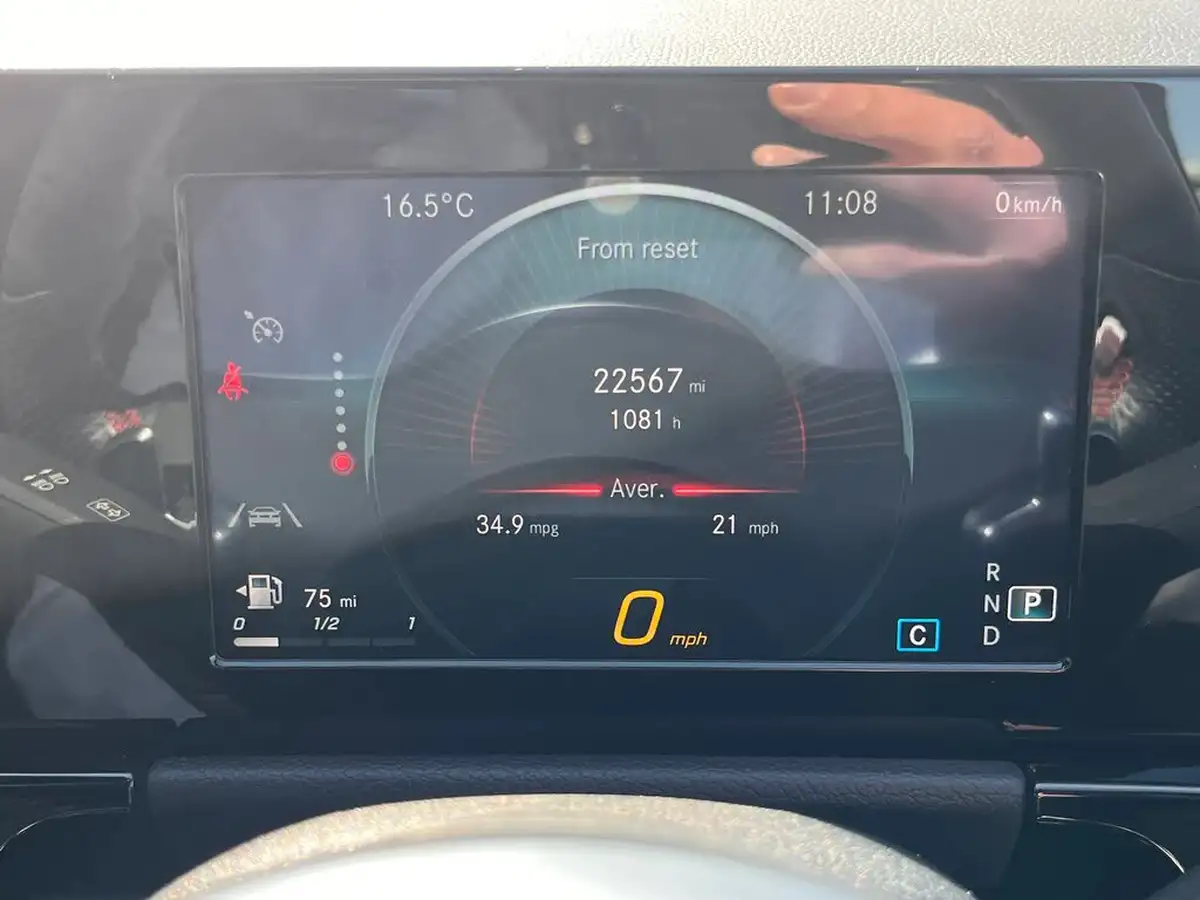 2021-mercedes-benz-gla-class-13-gla-200-amg-line-big-23
