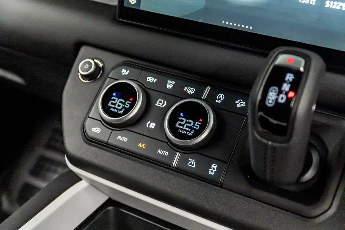 2025-land-rover-90-defender-30-d250-hard-top-x-dynamic-se-90-250pseu6e-big-29