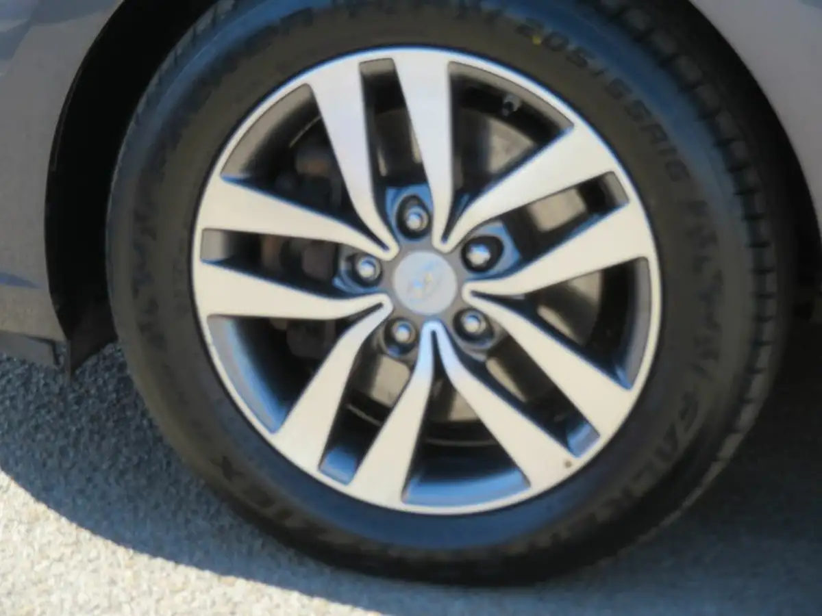2018-hyundai-i30-10-t-gdi-se-tourer-big-7