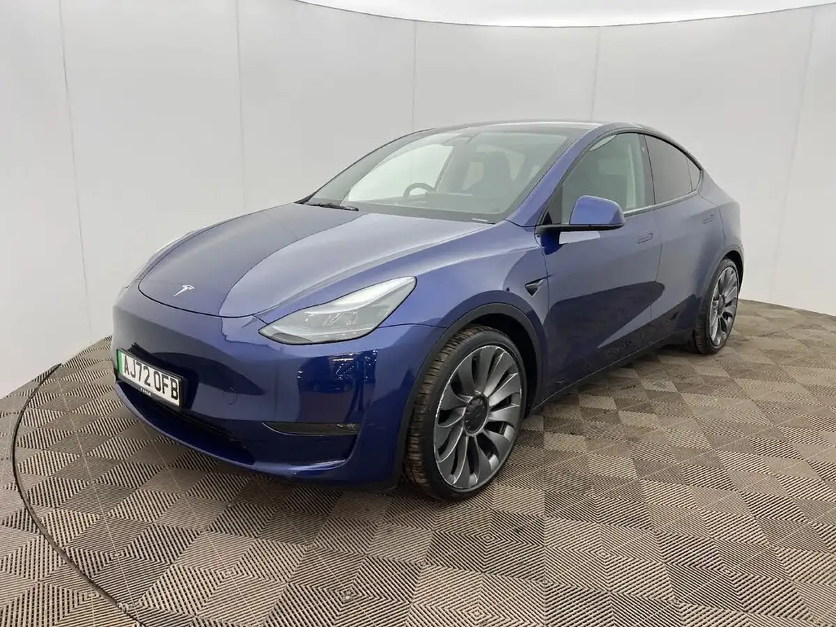 2022-tesla-model-y-e-performance-big-0
