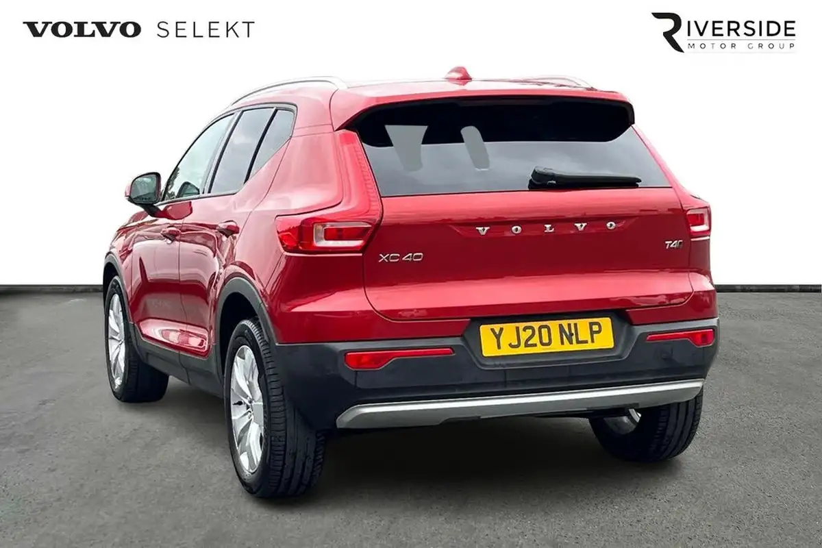 2020-volvo-xc40-20-t4-momentum-pro-awd-big-2
