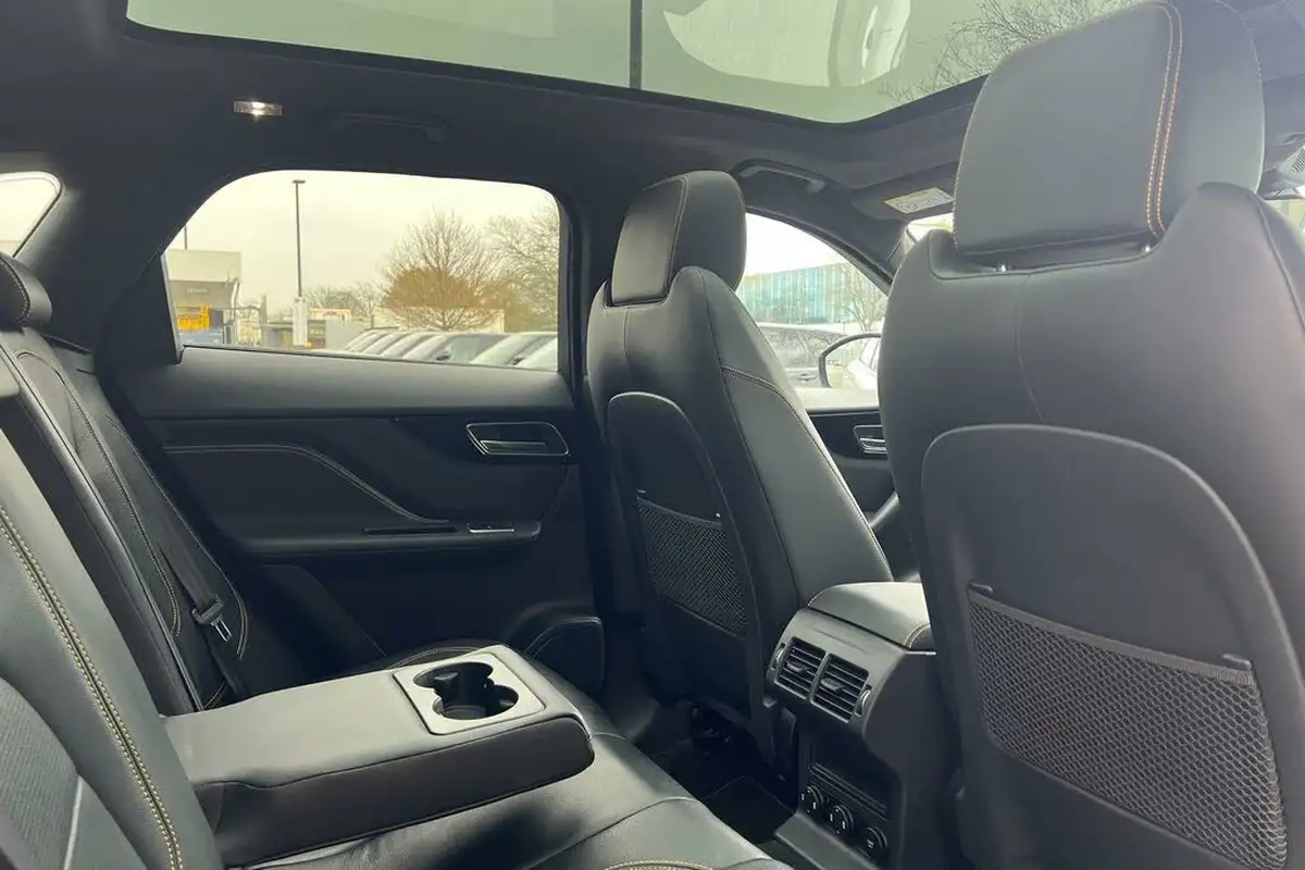 2020-jaguar-f-pace-20i-300-sport-big-29