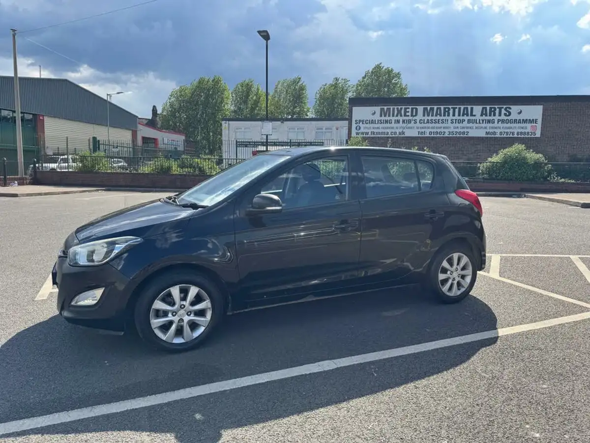 2012-hyundai-i20-12-active-5d-big-7