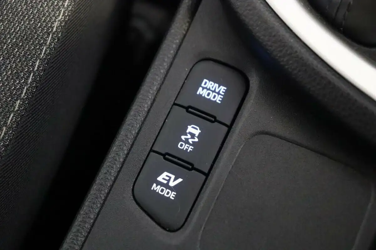 2022-toyota-yaris-cross-15-vvt-i-icon-big-28