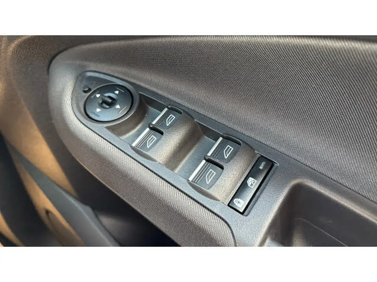 2017-ford-c-max-10t-titanium-125ps-big-23