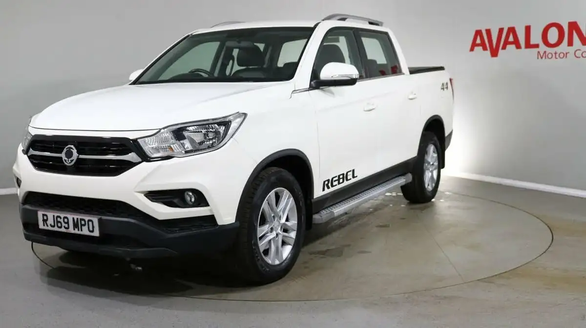 2020-kgm-ssangyong-musso-22td-rebel-eu6-auto-big-4