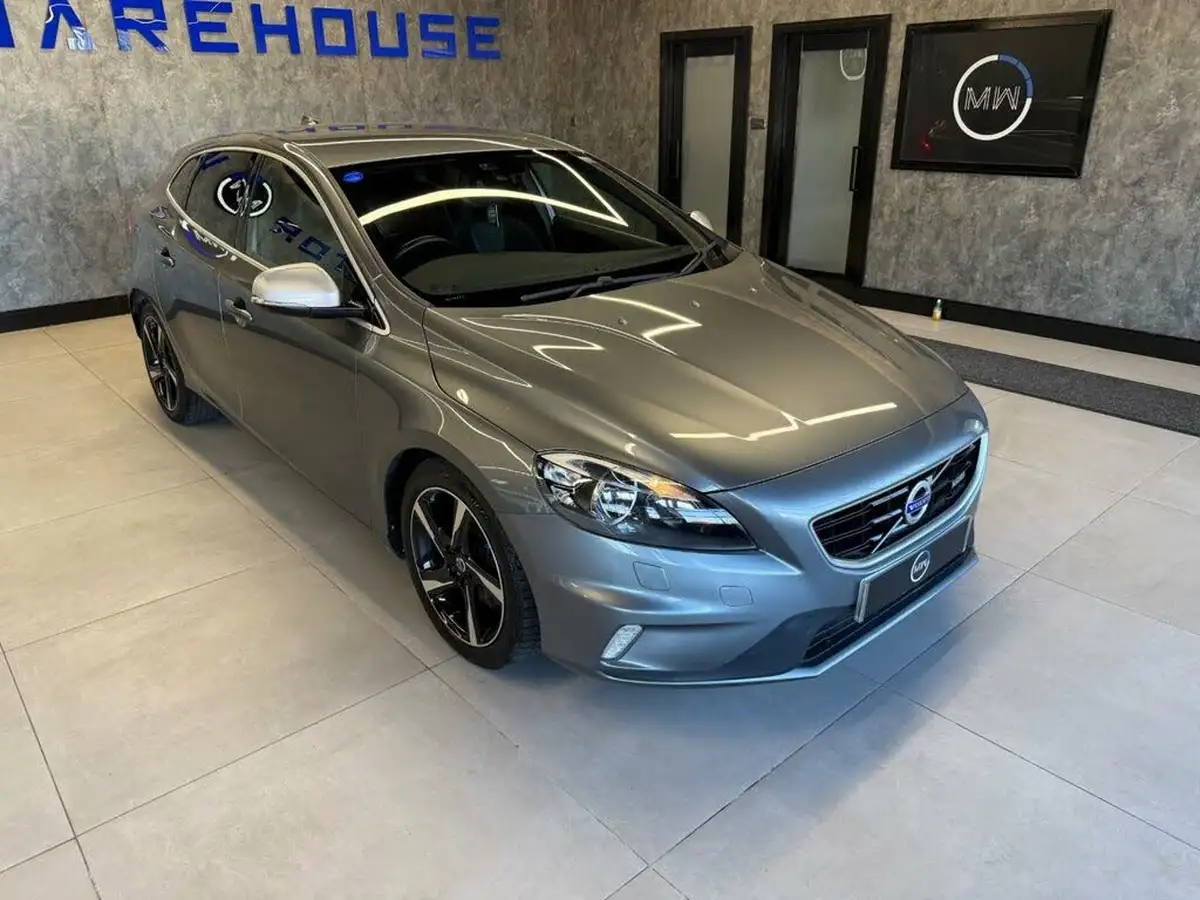 2014-volvo-v40-16td-d2-r-design-big-10