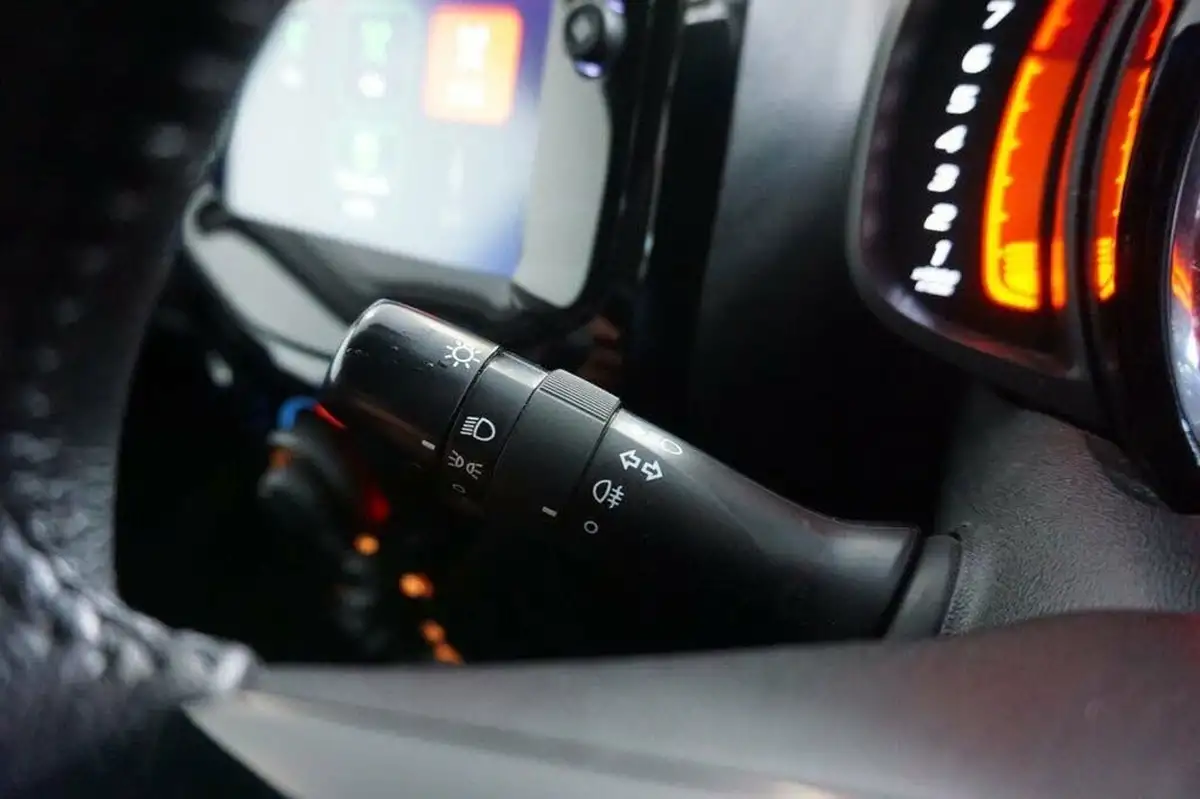 2019-citroen-c1-10-vti-flair-72ps-ss-5d-big-28