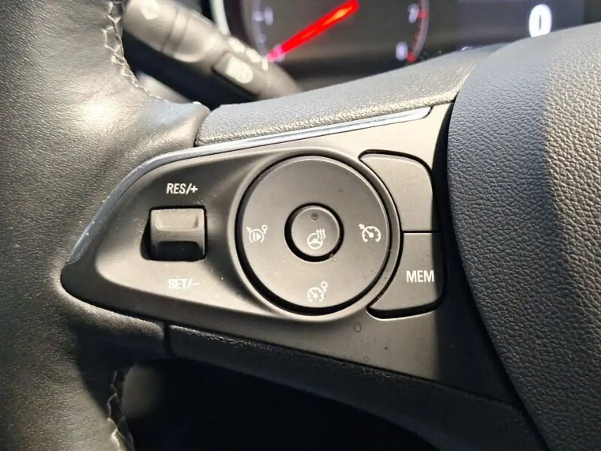 2022-vauxhall-crossland-12-elite-edition-130ps-big-14