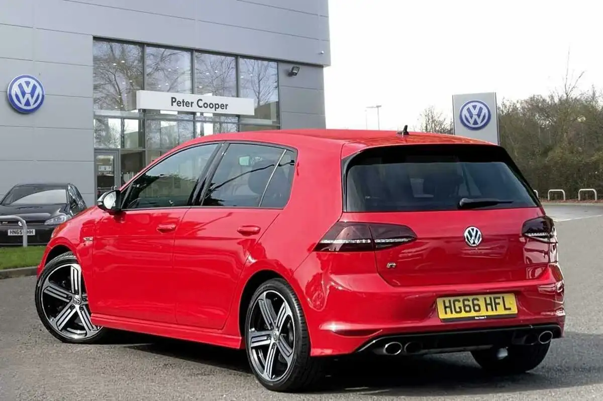 2016-volkswagen-golf-20-tsi-r-4motion-bmt-ss-hatchback-5d-dsg-big-18