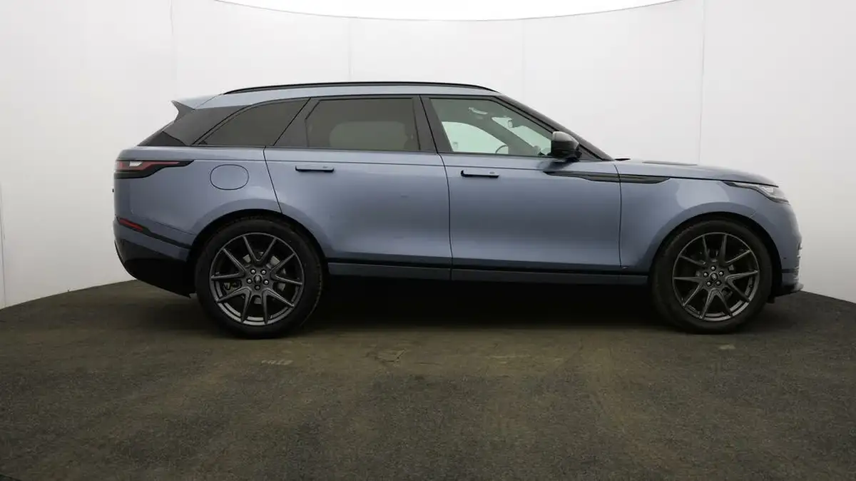 2022-land-rover-range-rover-velar-20-d200-r-dynamic-hse-big-52