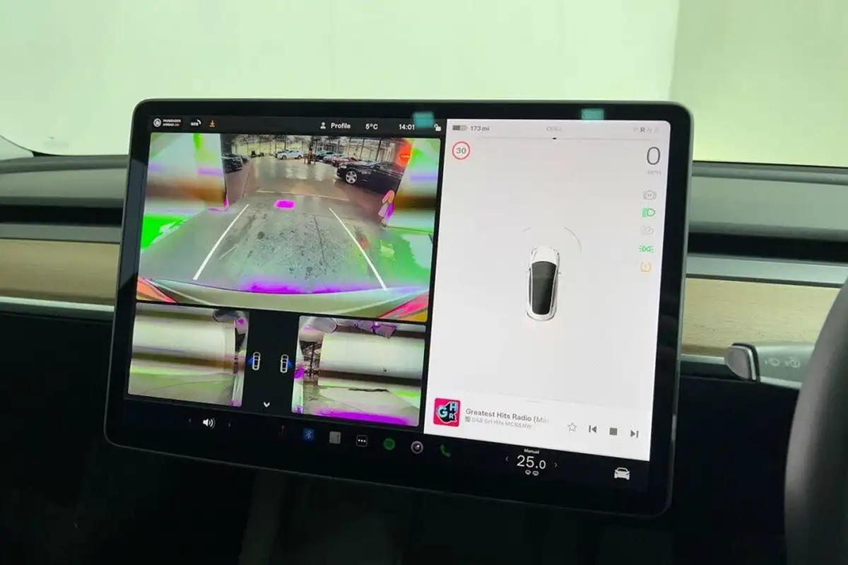 2020-tesla-model-3-e-long-range-big-23