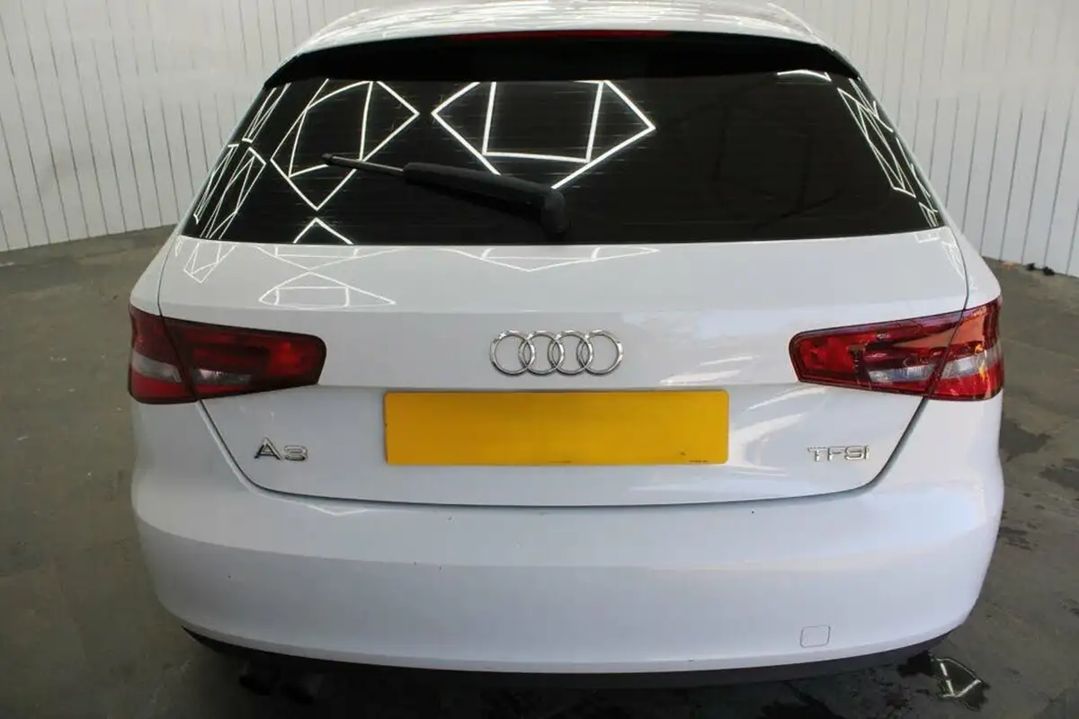 2013-audi-a3-14-se-tfsi-122ps-hatchback-3d-big-9