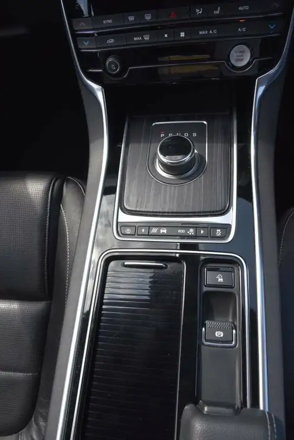 2018-jaguar-xf-30td-saloon-4d-big-29