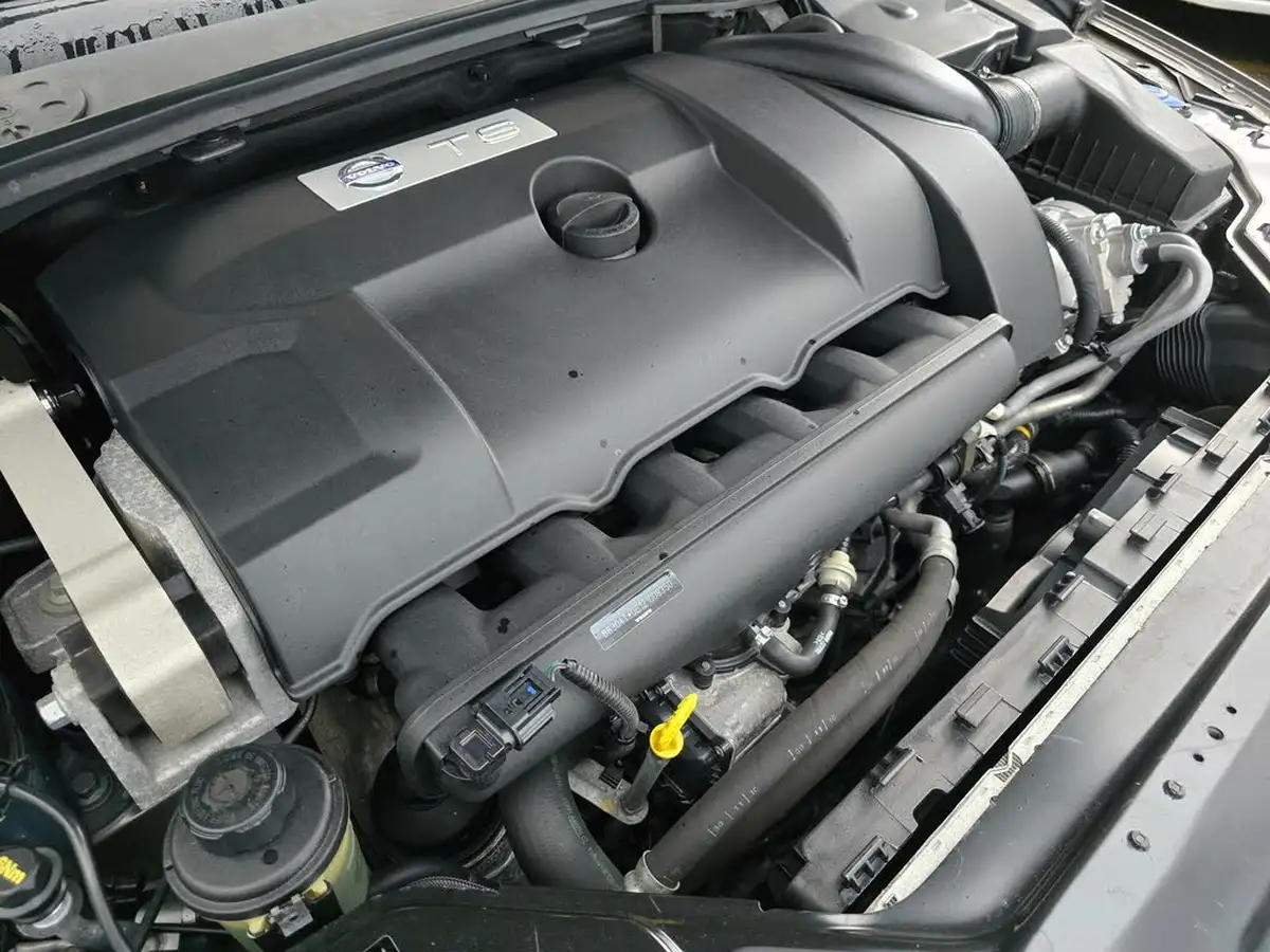 2011-volvo-xc70-30-t6-se-big-76
