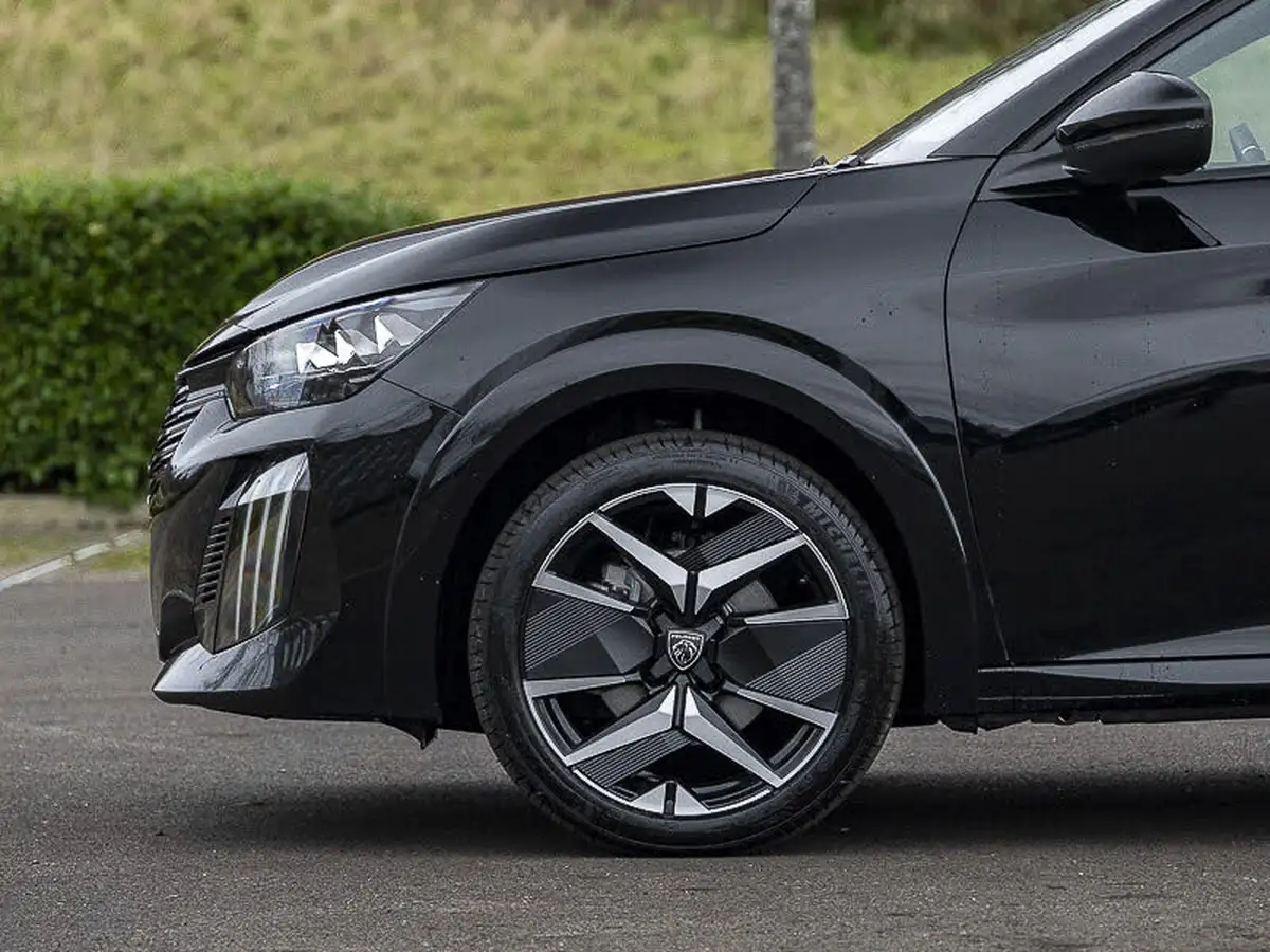 2025-peugeot-208-12-puretech-gt-100ps-big-18