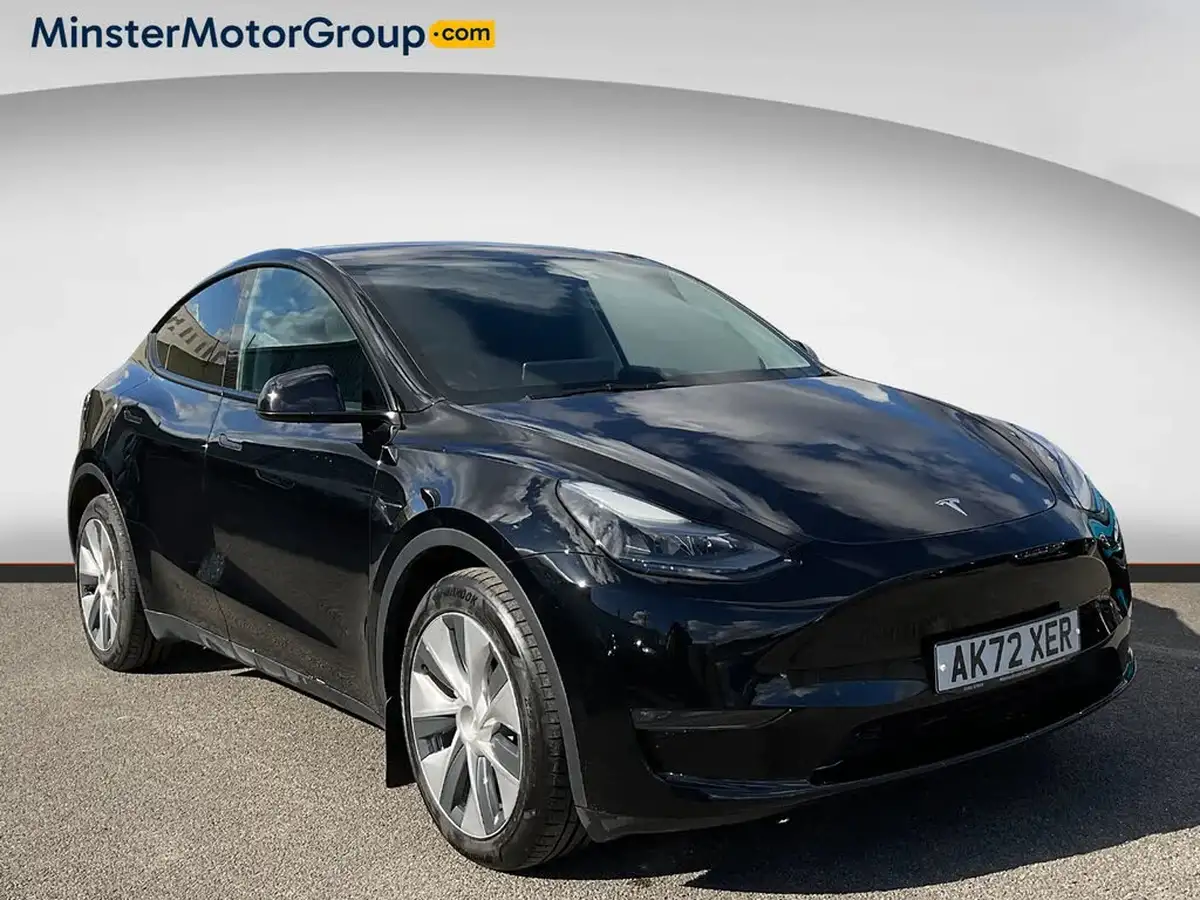 2022-tesla-model-y-e-long-range-big-0