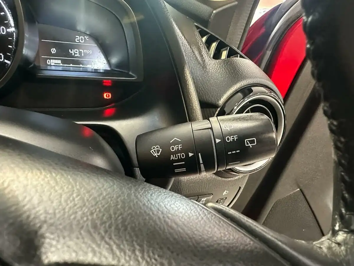 2018-mazda-mazda2-15-se-l-big-13