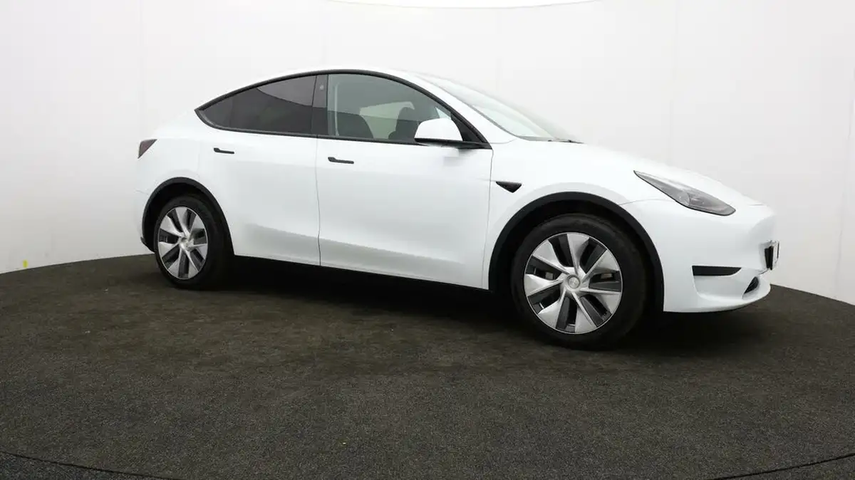 2023-tesla-model-y-e-rwd-big-38