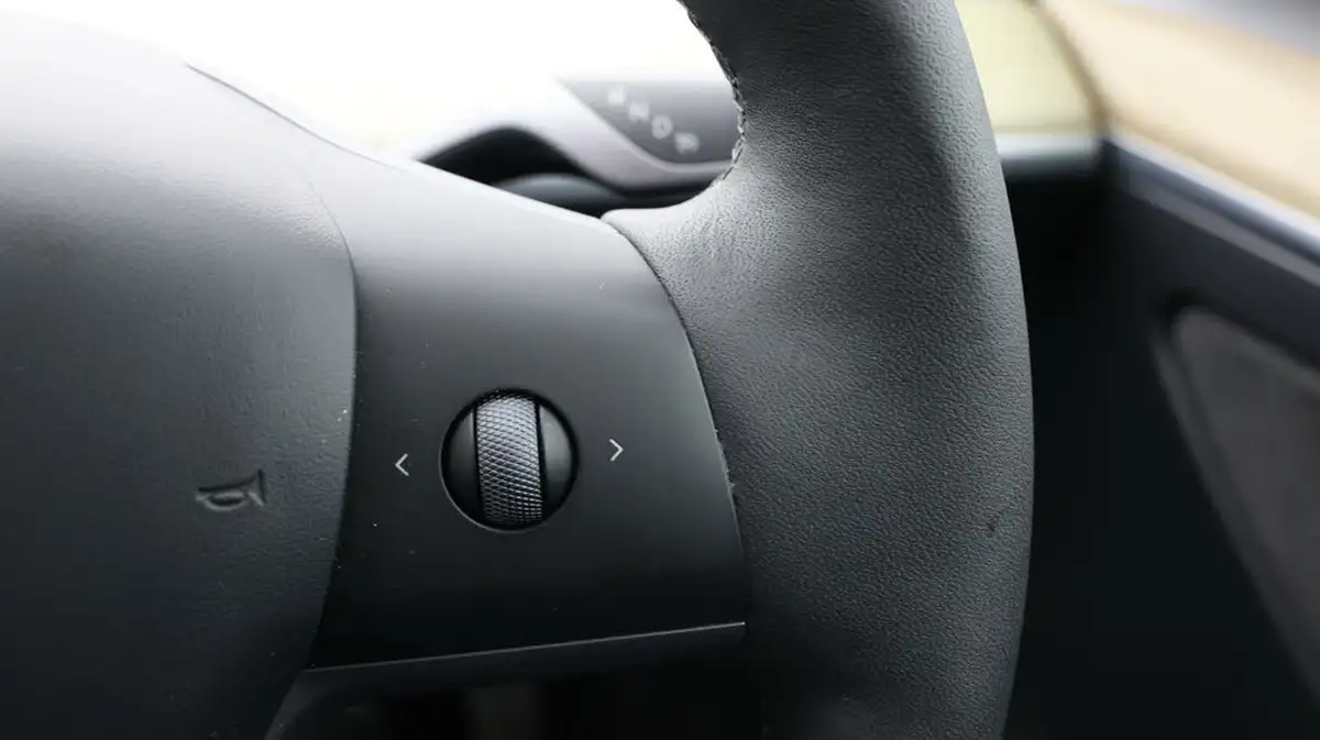 2023-tesla-model-y-e-rwd-big-21