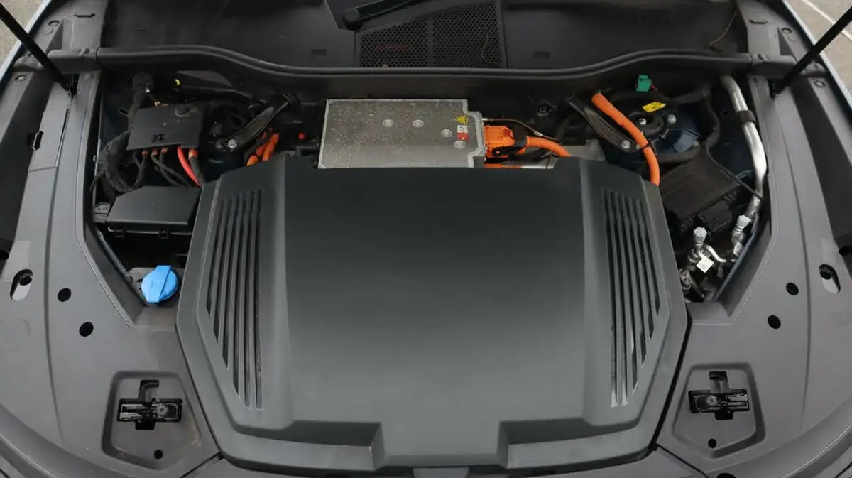2021-audi-e-tron-50e-technik-station-wagon-big-52