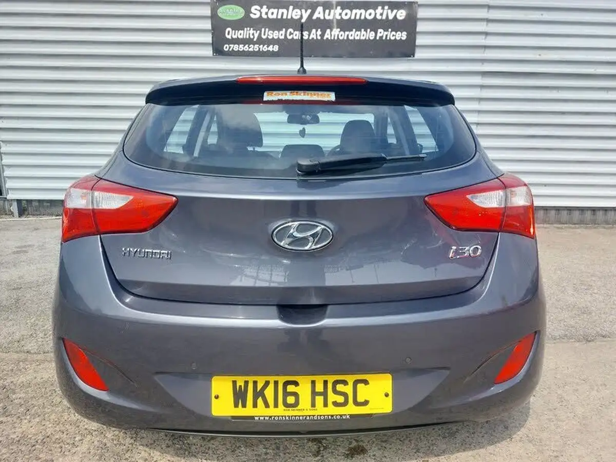 2016-hyundai-i30-16crdi-se-110ps-hatchback-big-5