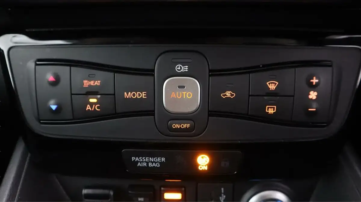 2022-nissan-leaf-e-n-connecta-big-12