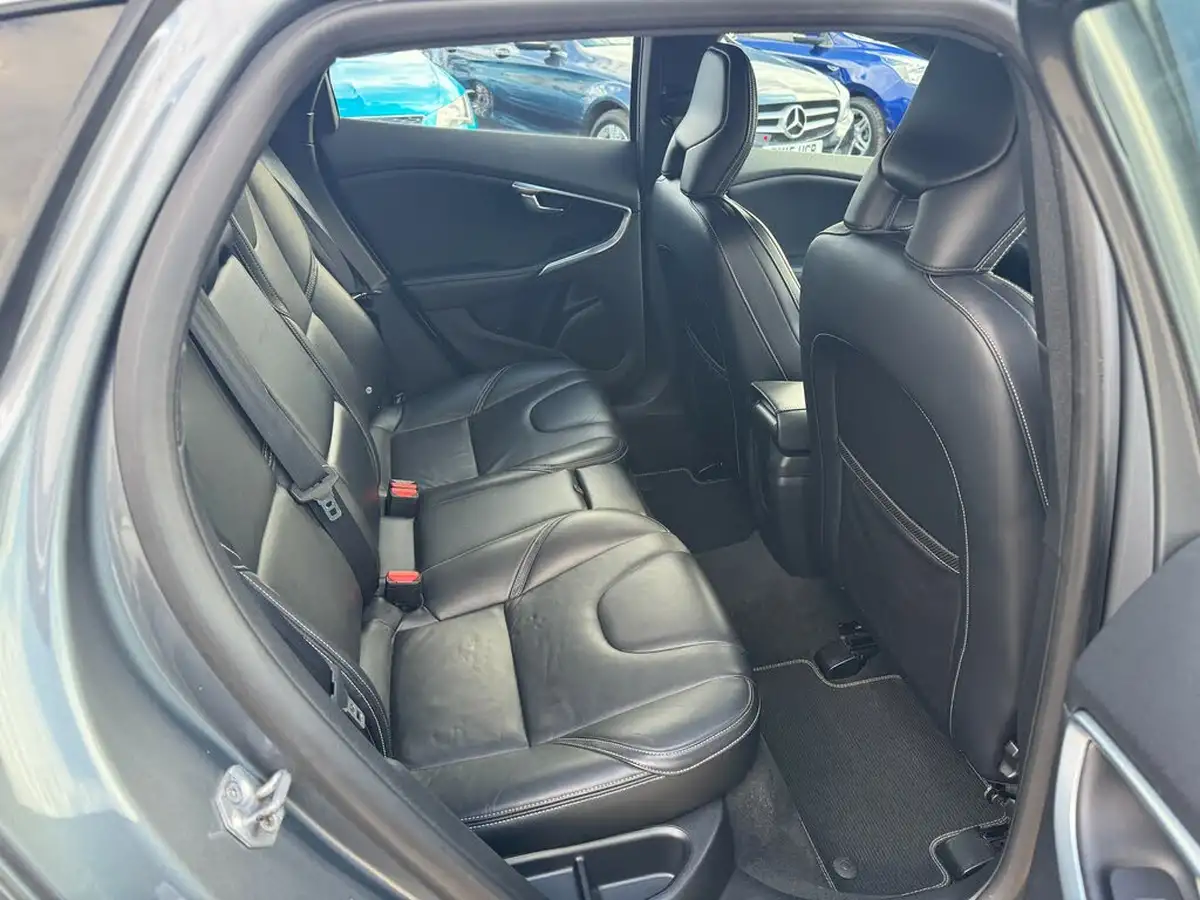 2015-volvo-v40-20td-d2-r-design-lux-nav-big-7
