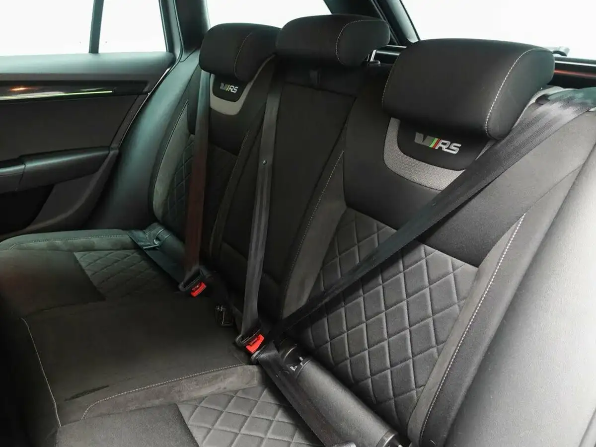 2017-skoda-octavia-20tdi-vrs-estate-dsg-big-15