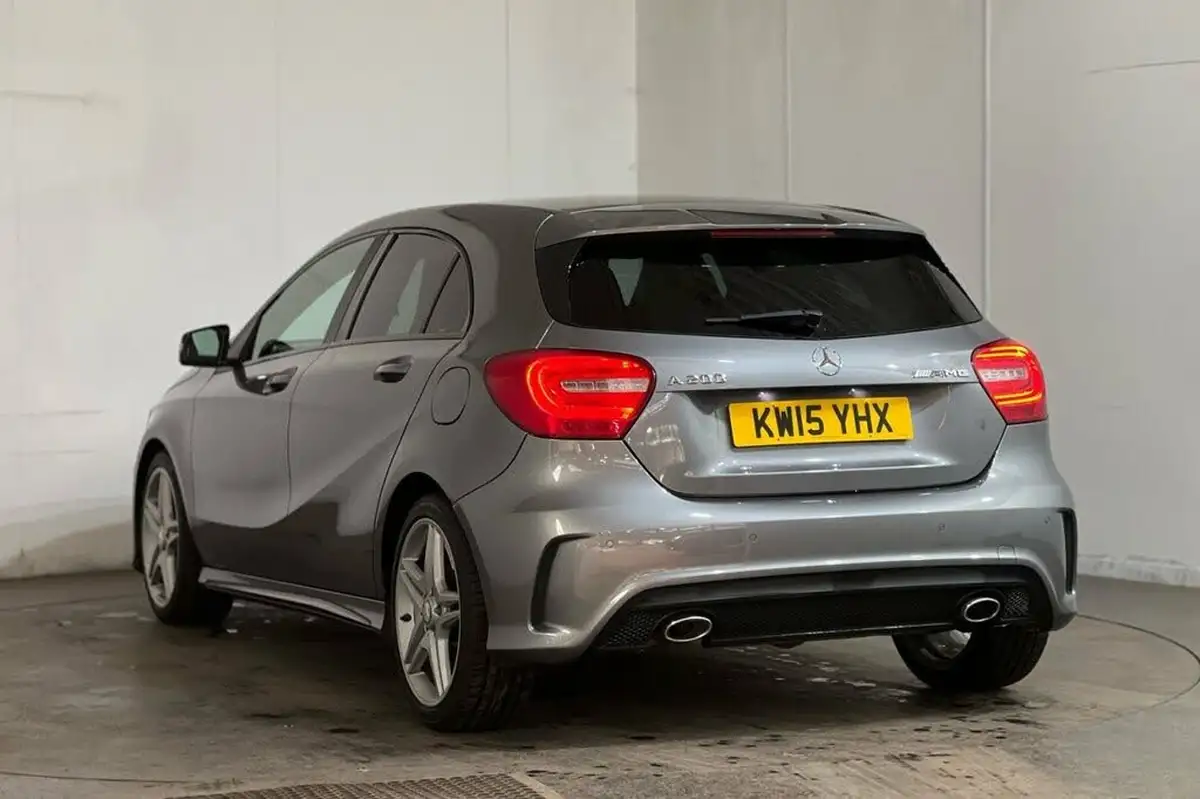 2015-mercedes-benz-a-class-21cdi-a200-night-edition-7g-dct-big-16