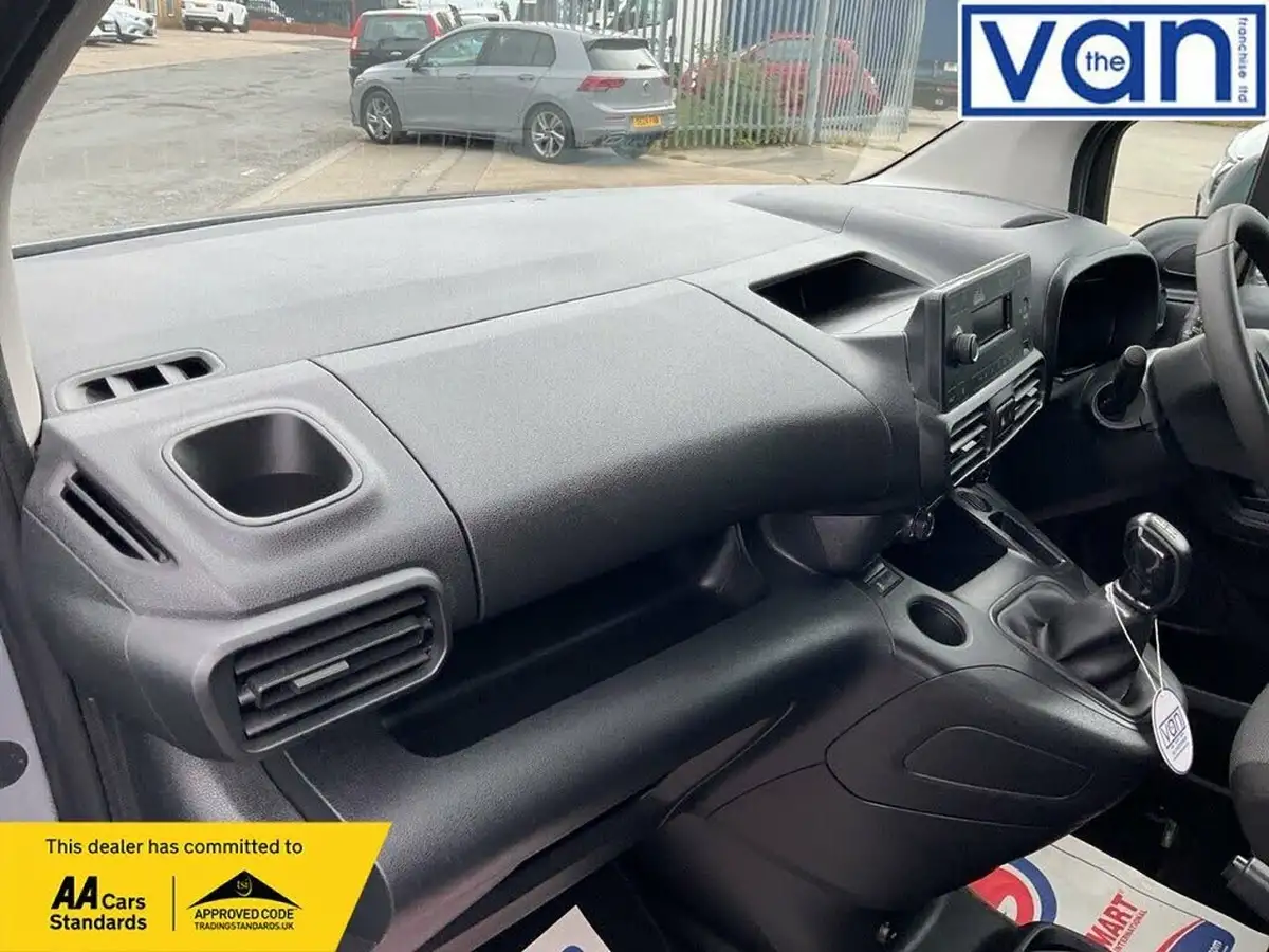 2019-vauxhall-combo-15cdti-sportive-2300-16v-100pseu6dt-l1h1-panel-big-11