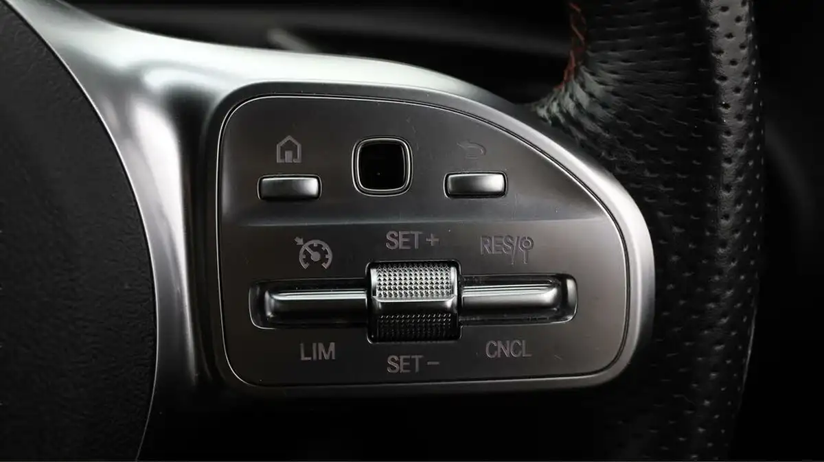 2019-mercedes-benz-a-class-13-a200-amg-line-hatchback-5d-big-21