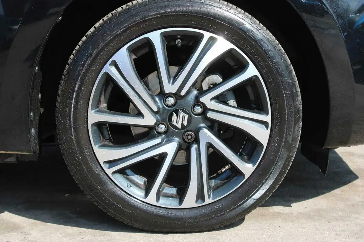 2024-suzuki-swift-12-dualjet-sz5-big-11