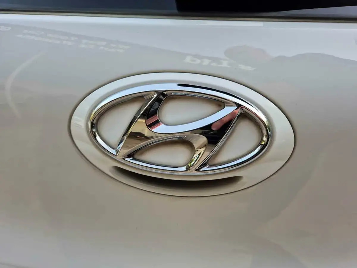 2016-hyundai-i10-10-premium-big-8