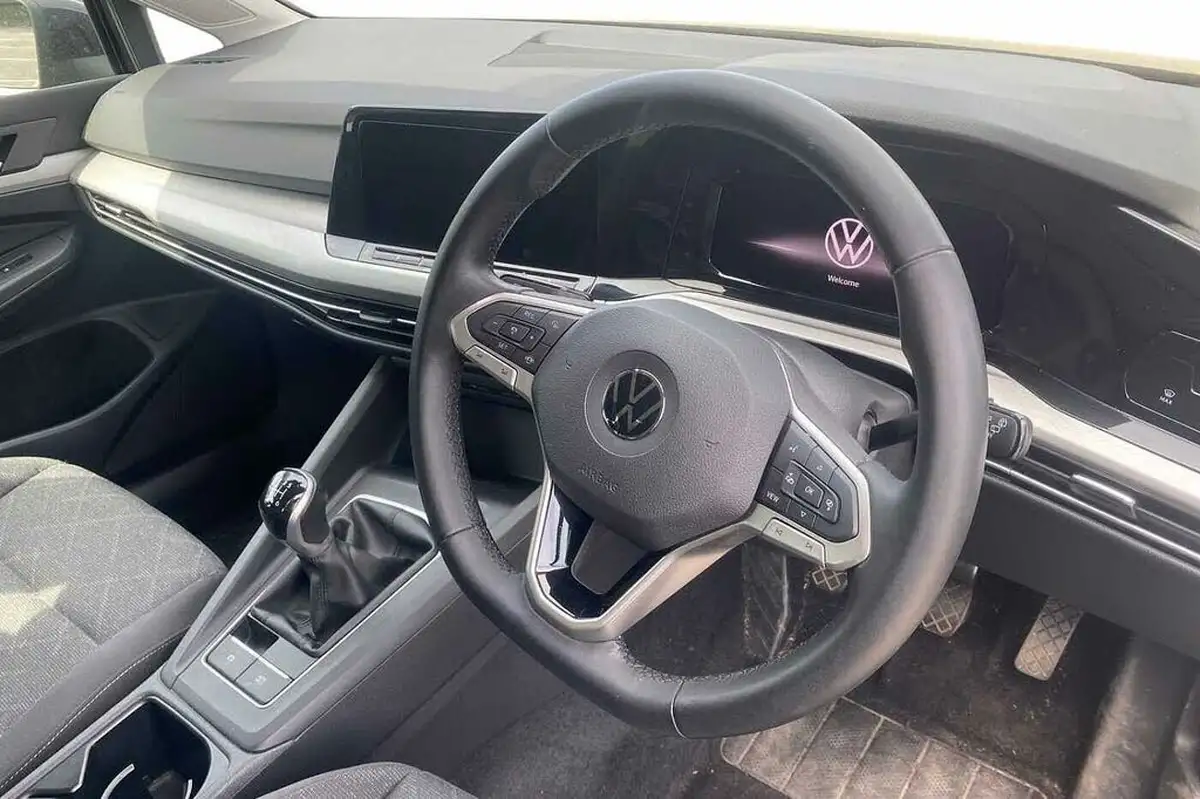 2022-volkswagen-golf-15-tsi-life-130ps-hatchback-big-5