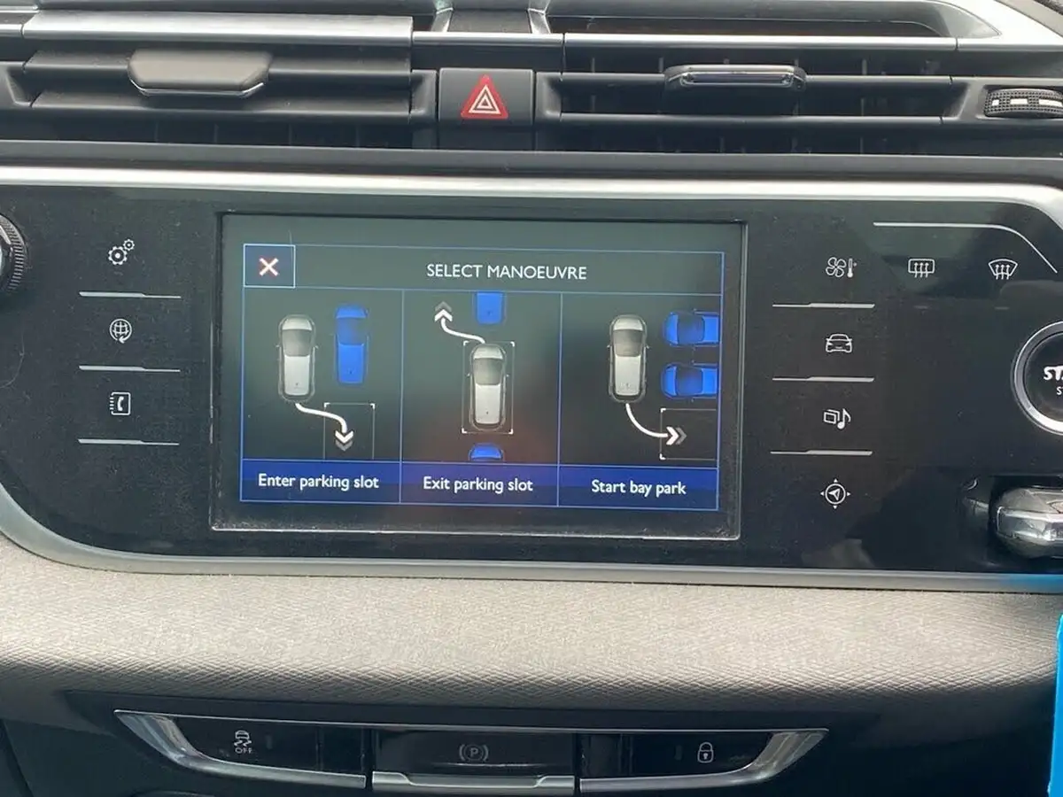 2015-citroen-grand-c4-picasso-16bluehdi-exclusive-eat6-big-22