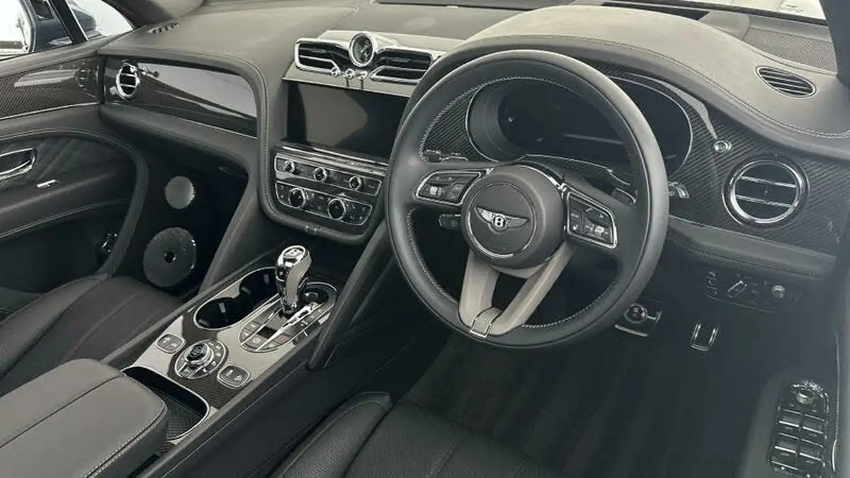 2025-bentley-bentayga-40-v8-extended-wheelbase-azure-big-4