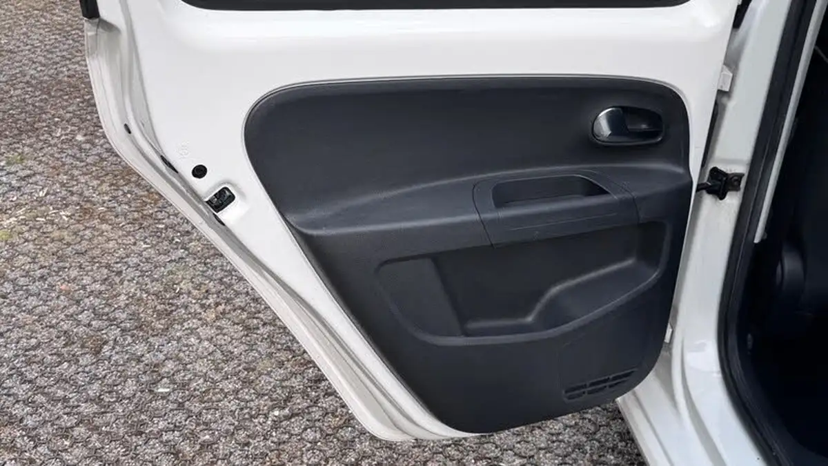 2012-volkswagen-up-10-high-up-5d-big-23