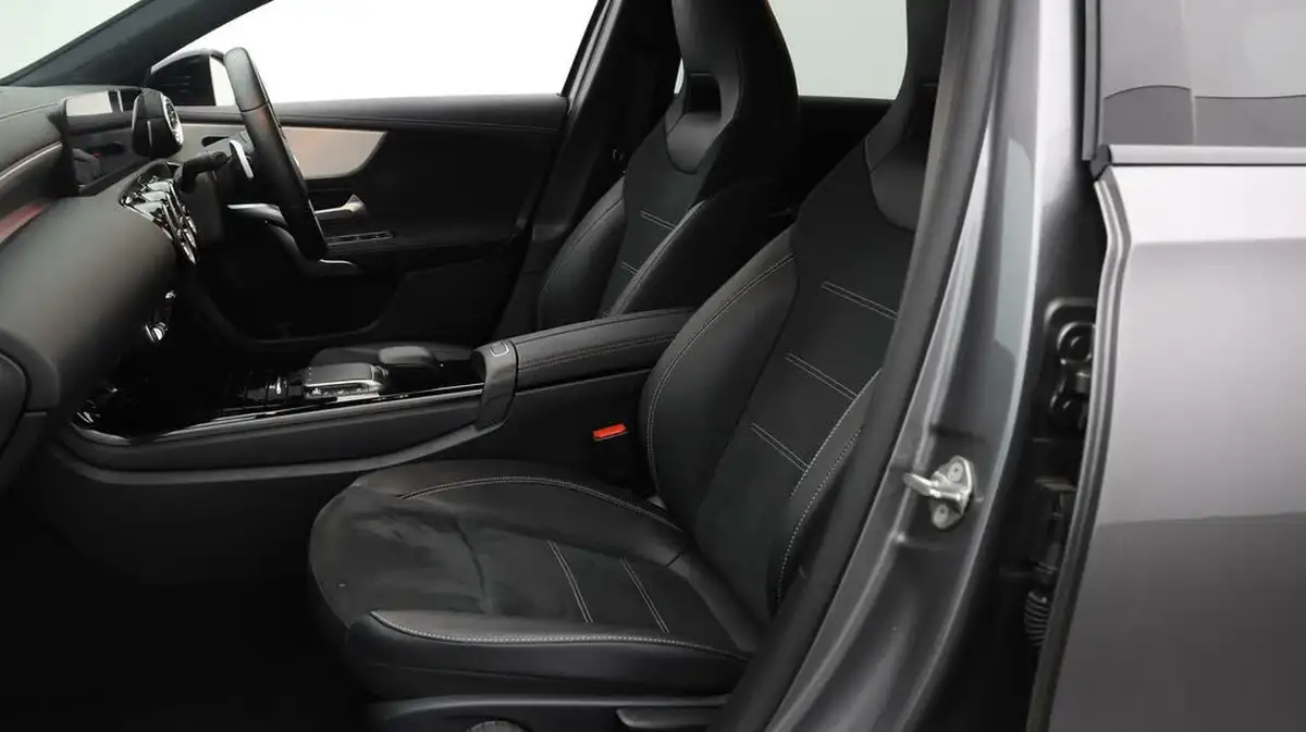 2022-mercedes-benz-a-class-13-a180-amg-line-executive-edition-hatchback-5d-7g-dct-big-13