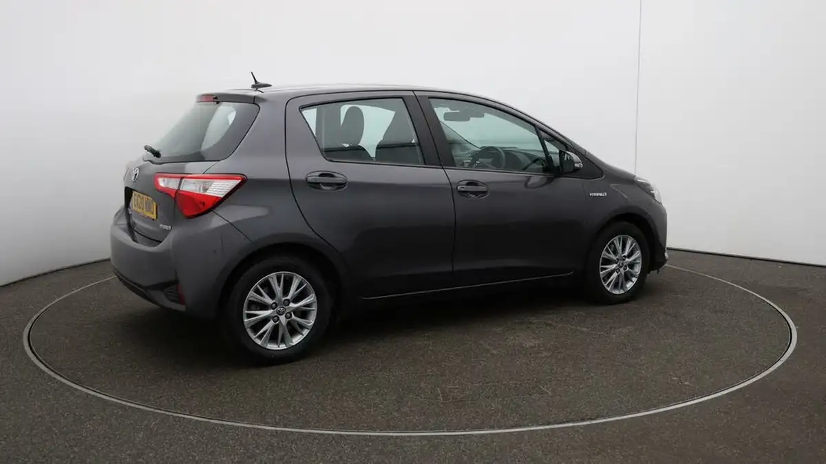 2020-toyota-yaris-15-vvt-i-icon-98bhp-hybrid-1497cc-e-cvt-big-50
